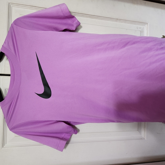 Nike Pink T-Shirt with Black Logo - Picture 7 of 9